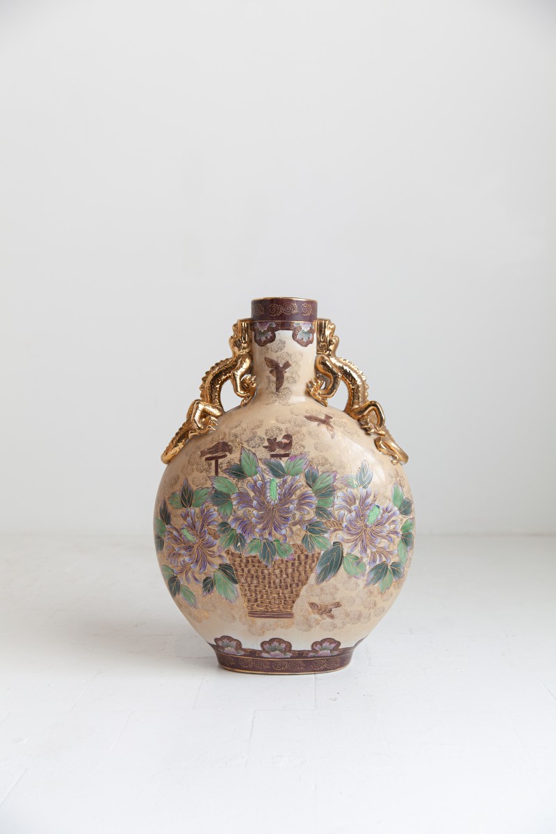 Round japanese porcelain vase