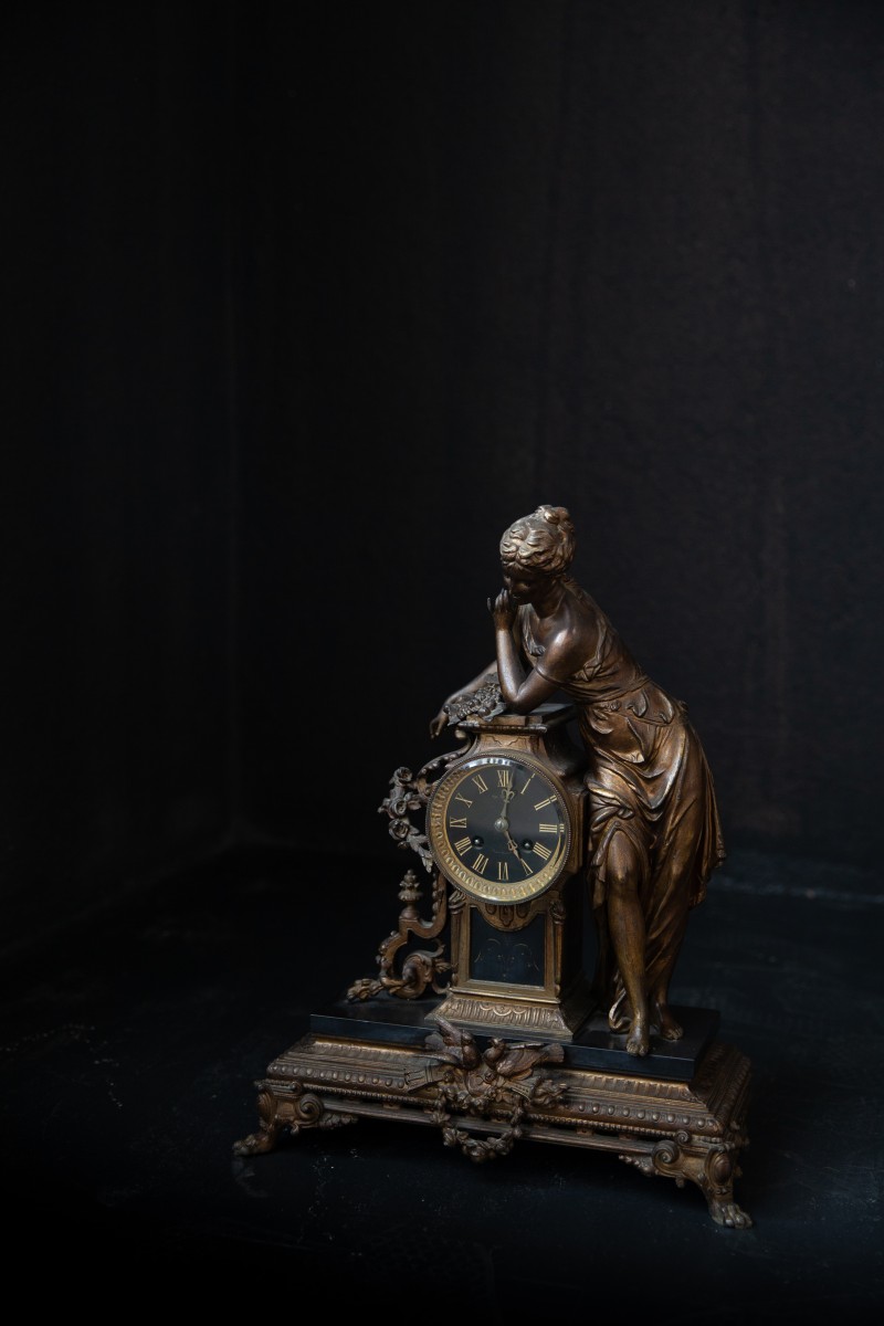 Bronze lady clock